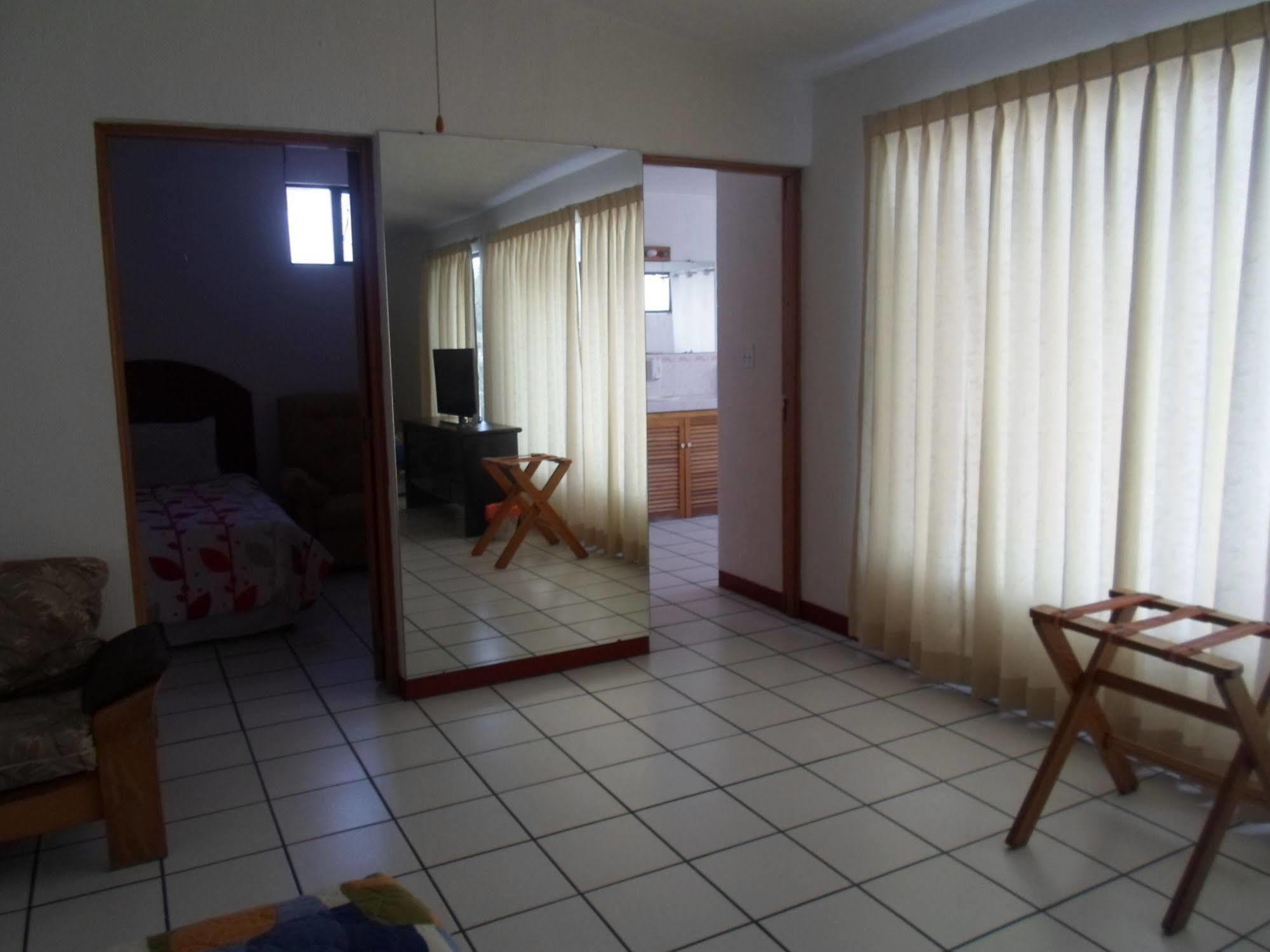 Novohostal B&B Guatemala-Stad Buitenkant foto